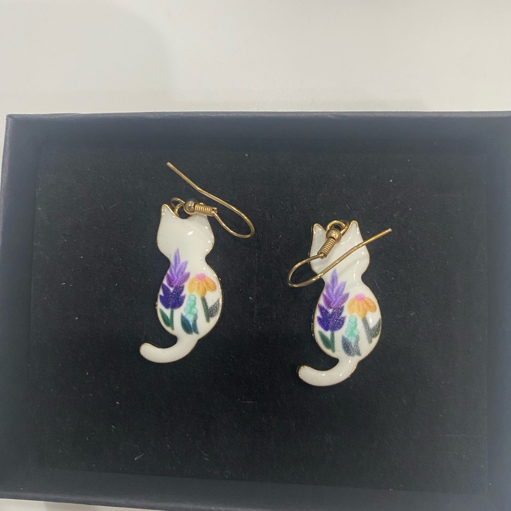 NWOT Hand Painted Cat Shaped Earrings with Floral Design